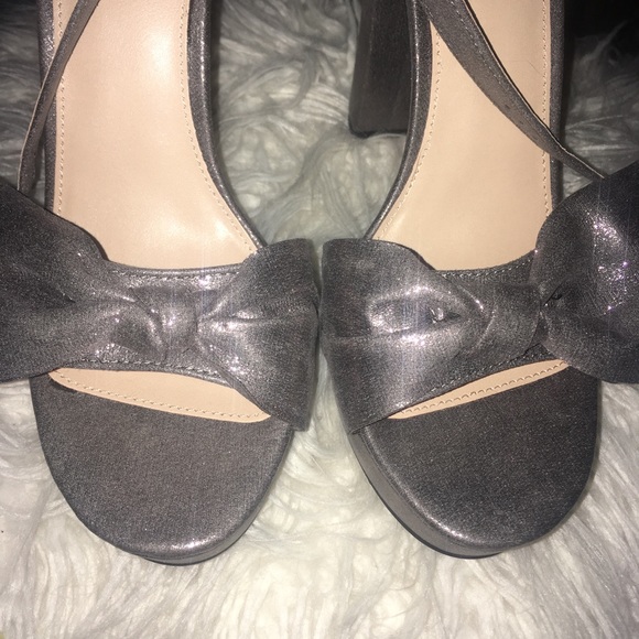 ✨Lauren Conrad Metallic Azalea Platforms - Picture 4 of 5